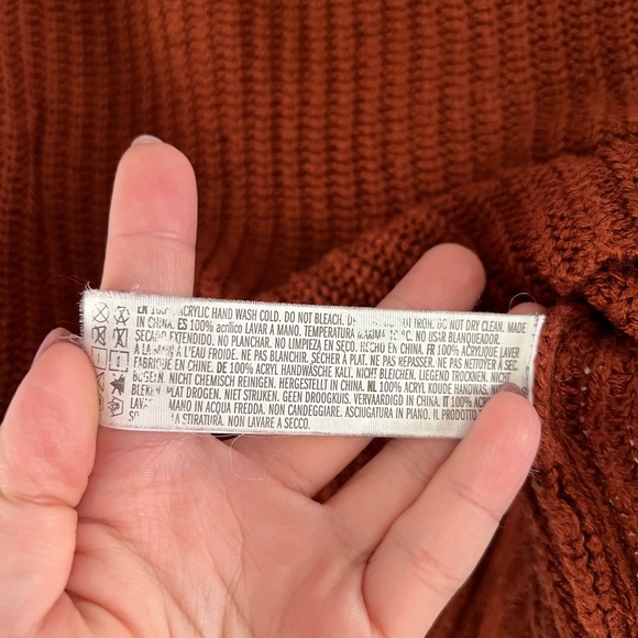 Cropped Sweater - Picture 6 of 6